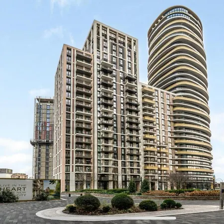 2 Bedroom Modern Apartment Next To Westfield London